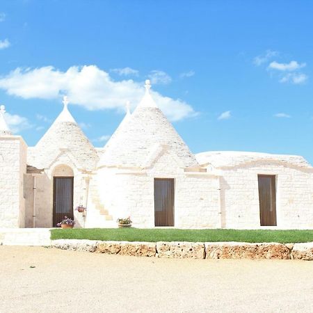 I Trulli Del Mulino Villa Locorotondo Bagian luar foto