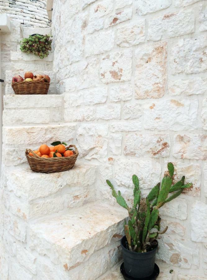 I Trulli Del Mulino Villa Locorotondo Bagian luar foto
