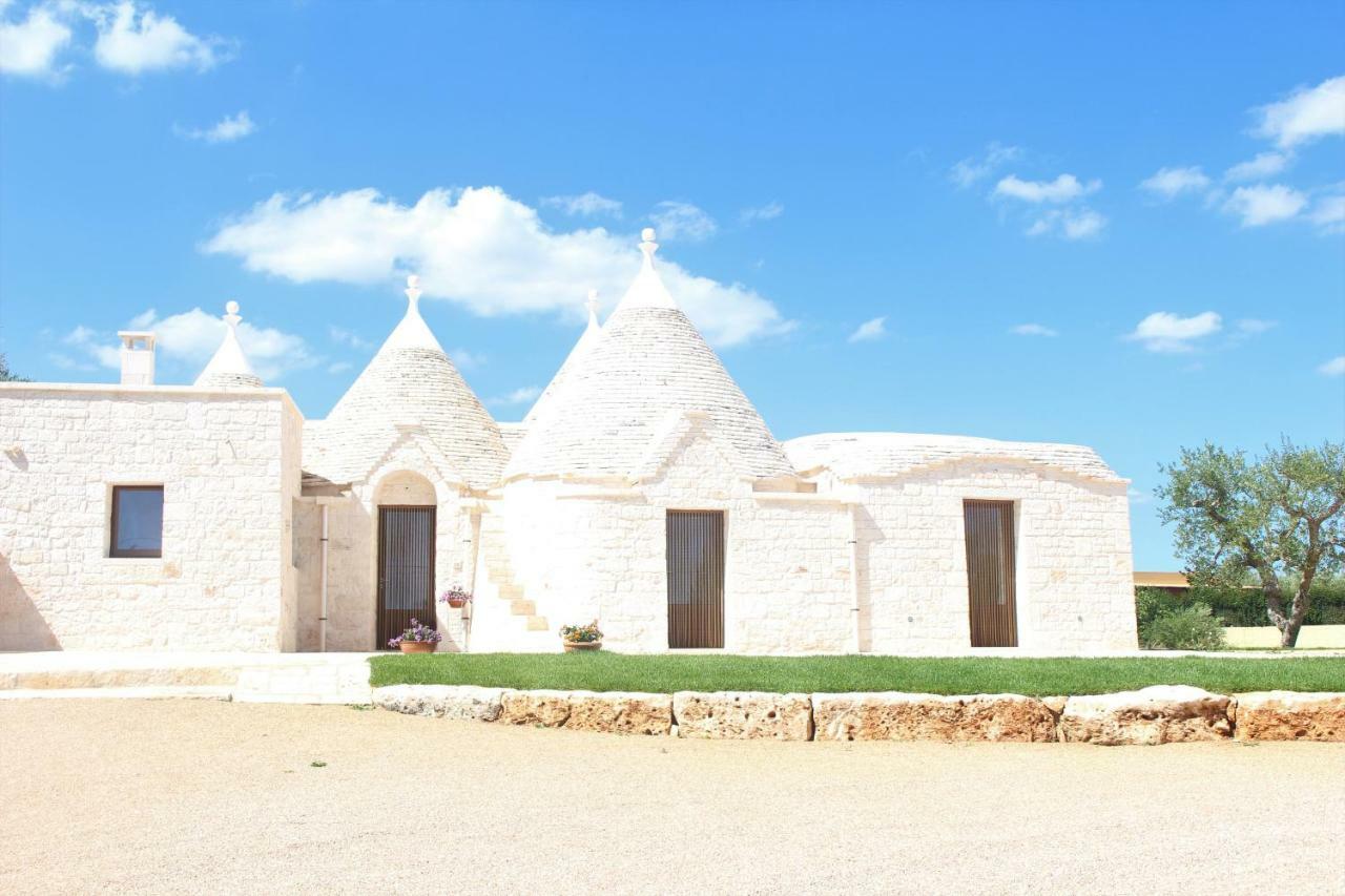 I Trulli Del Mulino Villa Locorotondo Bagian luar foto