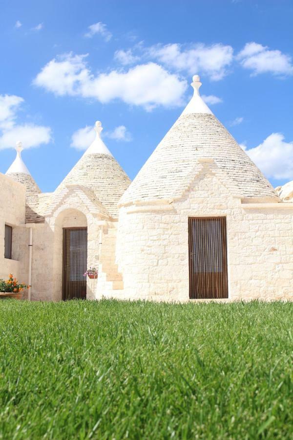 I Trulli Del Mulino Villa Locorotondo Bagian luar foto