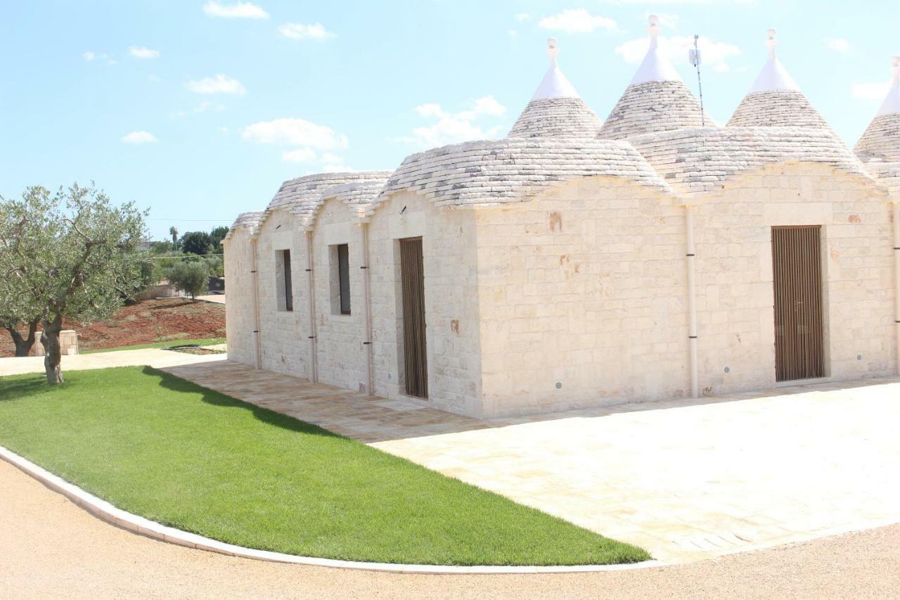 I Trulli Del Mulino Villa Locorotondo Bagian luar foto